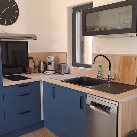 Logement Neuf A 2 Pas Du Lac La Bridoire Extérieur photo