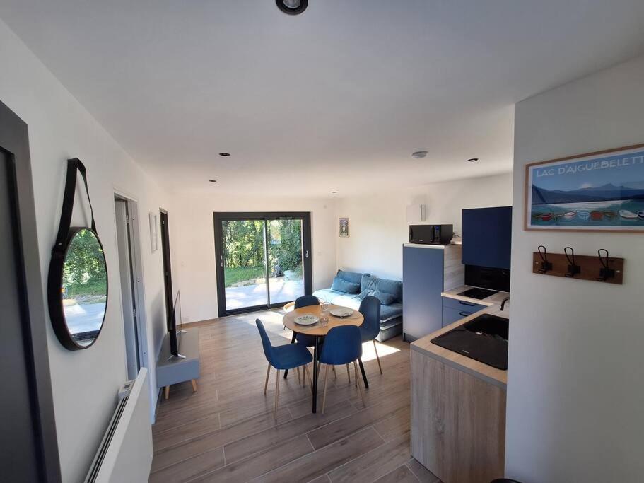 Logement Neuf A 2 Pas Du Lac La Bridoire Extérieur photo