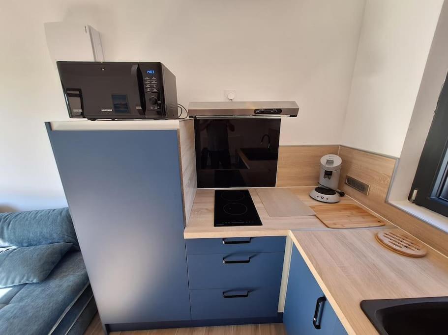 Logement Neuf A 2 Pas Du Lac La Bridoire Extérieur photo