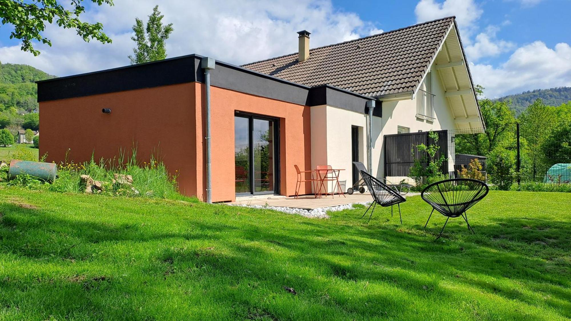 Logement Neuf A 2 Pas Du Lac La Bridoire Extérieur photo